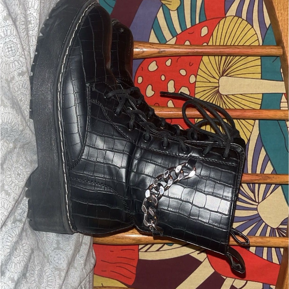 combat boots